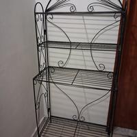 Scaffale in ferro colore nero per giardino