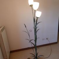 lampada da terra in ferro battuto