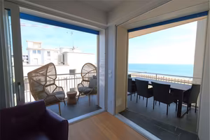 RIF. 9067 AGOSTO FRONTE MARE 3 CAMERE 2 BAGNI IN C