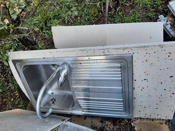 lavandino acciaio ynox della Franke con marmo