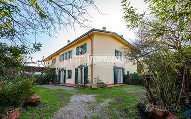 ELEGANTE VILLA CON PARCO PRIVATO DI OLTRE 3.500 MQ