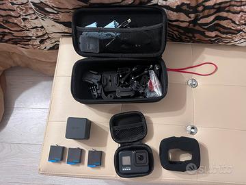 GoPro Hero8 Black + 3 batterie e accessori vari