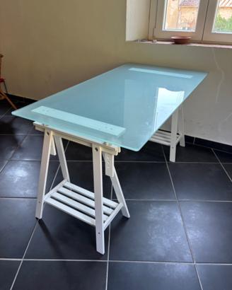 scrivania con piano in vetro