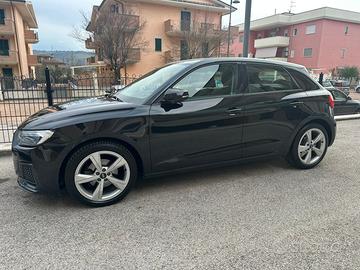 A1 nov 2020 Sportback 30 1.0 tfsi Admired Stronic