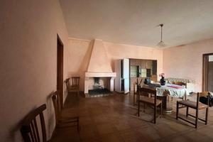 Indipendente su due livelli con cortile