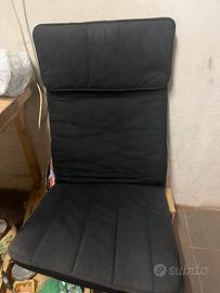 Cuscino nero Ikea POÄNG per poltrona