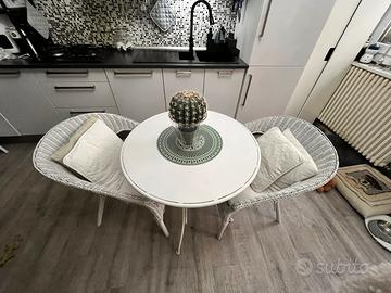 Tavolo tondo bianco +2 sedie