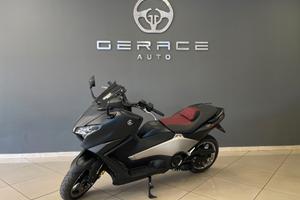 Yamaha TMAX 560 25th Anniversary black max