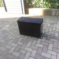 Panca con vano contenitore