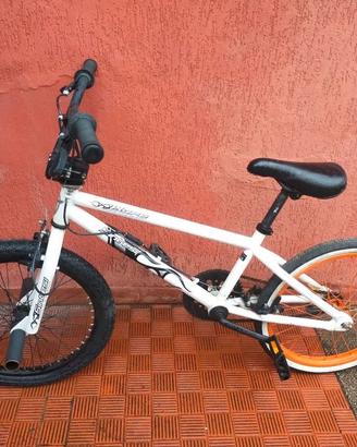 Bicicletta BMX Freestyle (Bianca)