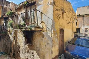 MONREALE:PORZIONE DI FABBRICATO INDIPENDENTE