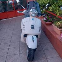 Vespa 300 GTS 