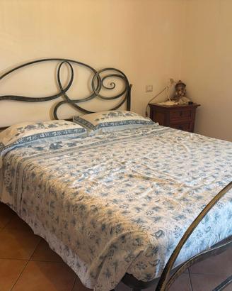 Camera da letto completa di como', due comodini, a
