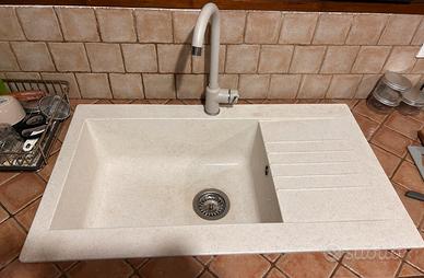 Lavello  e rubinetto miscelatore