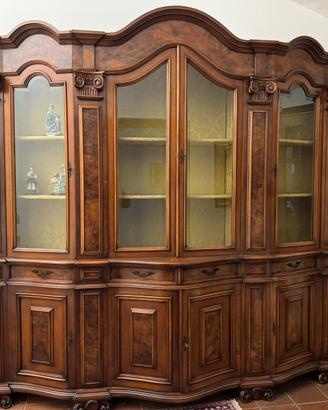 Vetrina in legno di noce