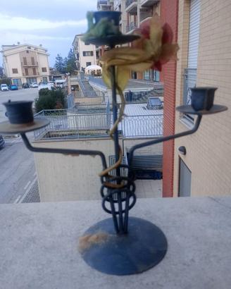 Candelabro artistico con rosa