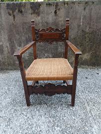 Sedia con braccioli  in legno e paglia vienna