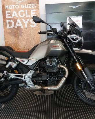 Moto Guzzi V85 STRADA