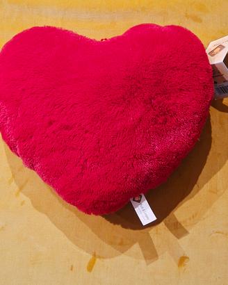Cuscino a cuore rosso