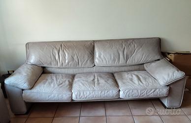 DIVANO VINTAGE IN PELLE DI BUFALO