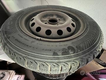 Gomme complete di cerchi Mitsubishi colt