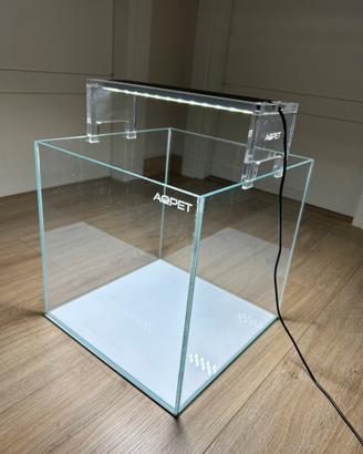 Acquario cubo 27 lt. + lampada