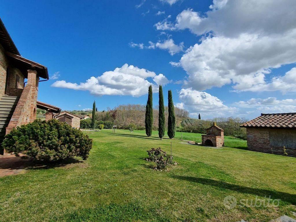 Rustico / Casale di 300 m² con 3 locali e box auto - Vista 4