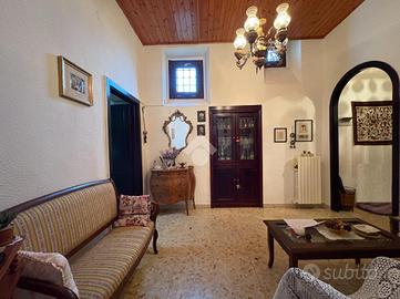 4 LOCALI A CATANZARO