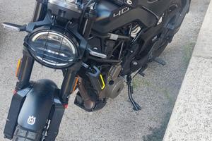 Husqvarna 401 svartpilen