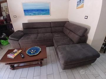 Divanoletto angolare con bauletto.