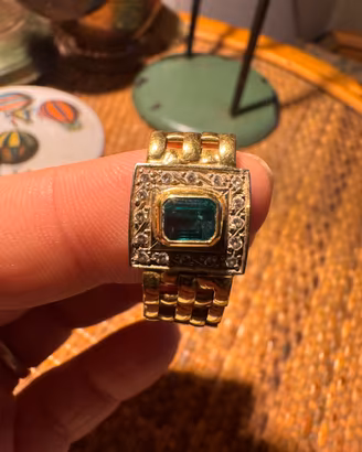 Anello Vintage in Oro 18k Smeraldo e diamanti