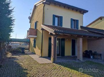 Immobile in asta di 138 m² con box auto a Cona