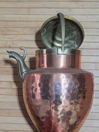 Vaso / Brocca vintage in Rame Martellato e Ottone