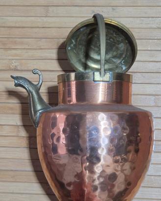 Vaso / Brocca vintage in Rame Martellato e Ottone