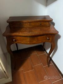 Scrivania antica