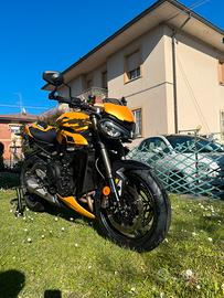 Triumph Street triple 765RS- Cosmic Yellow