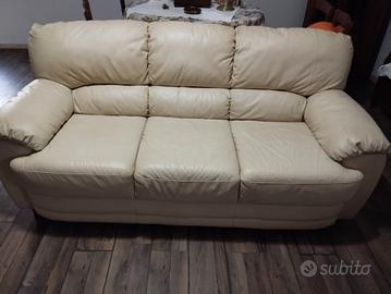 Divano 3 posti in pelle color crema