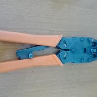 Pinza crimpatrice per connettori dati