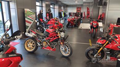 Ducati Monster 1100 S (2010) – Allestimento Top, 