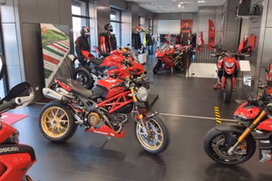 Ducati Monster 1100 S (2010) – Allestimento Top, 