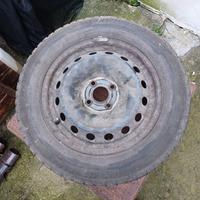 Cerchi in ferro 6J x 15 4 fori e copricerchi