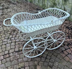 Carrozzina in Vimini vintage