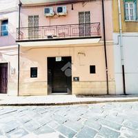 NEGOZIO A SAN SEVERO