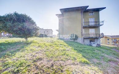 AMPIA VILLA BIFAMILIARE CON GIARDINO DI CIRCA 1000