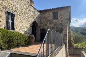 Appartamento di 150 m² con 4 locali e box auto a U