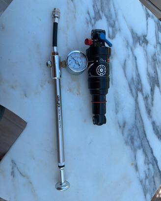 Ammortizzatore ad aria 165x35mm + pompa da300psi