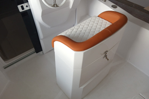 Sedile di guida nautico