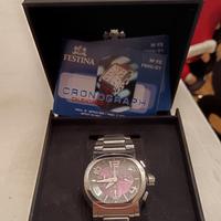 Cronografo Festina in acciaio, con datario.