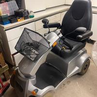 Scooter elettrico per anziani o disabili