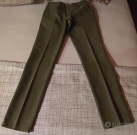 Pantaloni verdi in velluto a costine